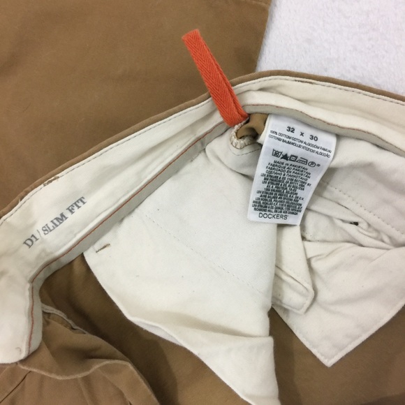 Dockers 32/30 Slim Fit Classic Khaki Tan Pants - Picture 5 of 5
